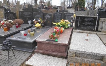 Grób przed sprzątaniem